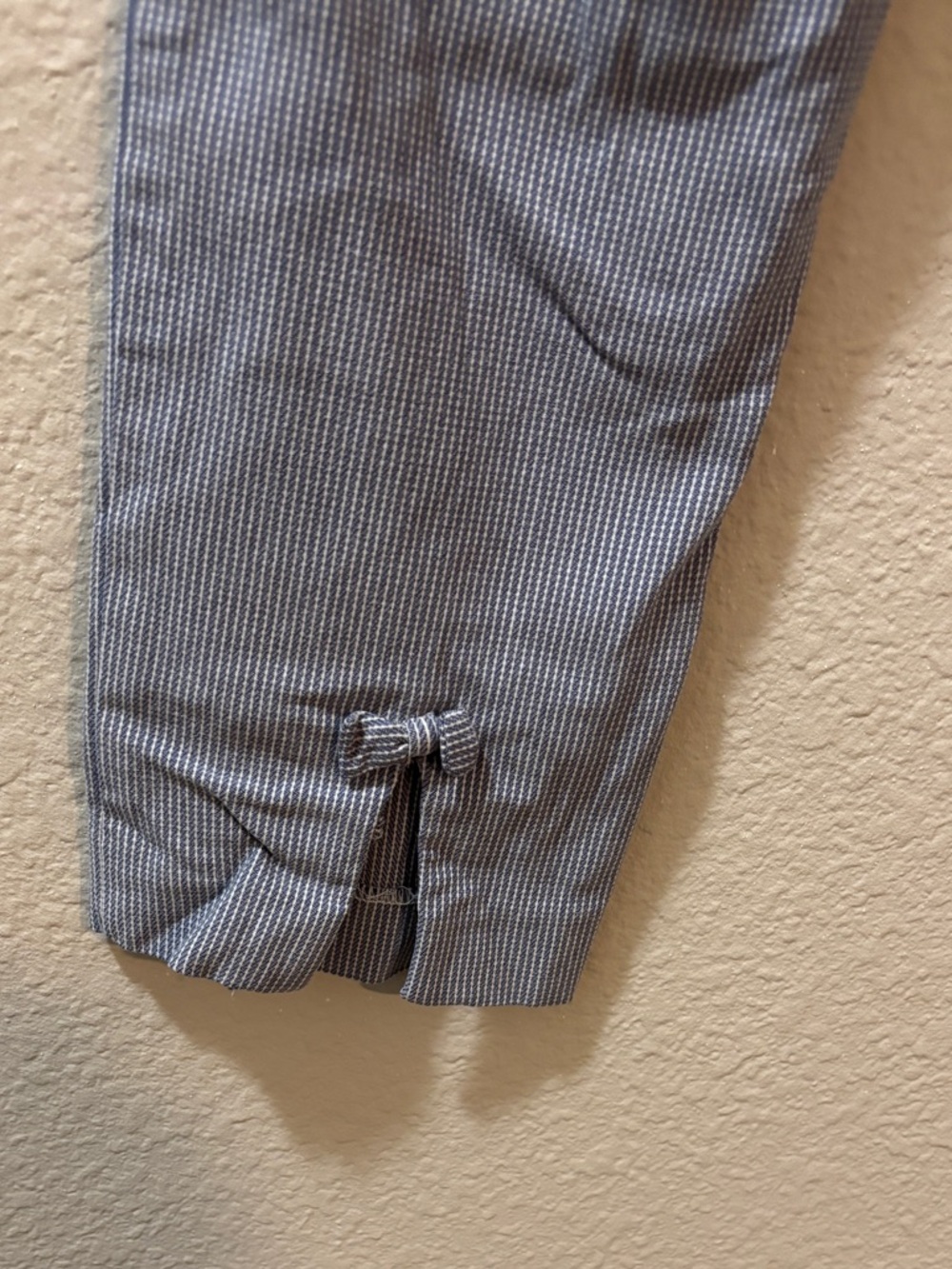Van Heusen Blue Stripe Ankle Dress Pants Size 6 - Picture 4 of 6